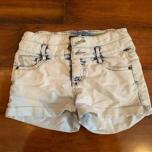 Bleach wash jean shorts. Super cute! Fit great!